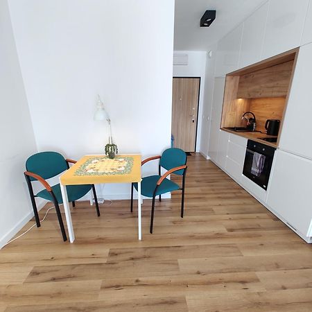 Uroczy Apartament Z Miejscem Na Auto W Garazu Apartment Варшава Екстериор снимка