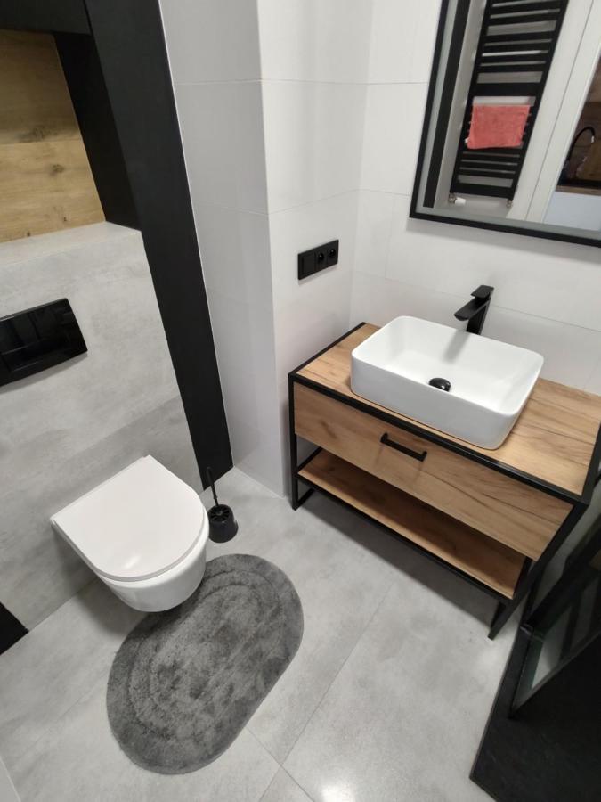 Uroczy Apartament Z Miejscem Na Auto W Garazu Apartment Варшава Екстериор снимка