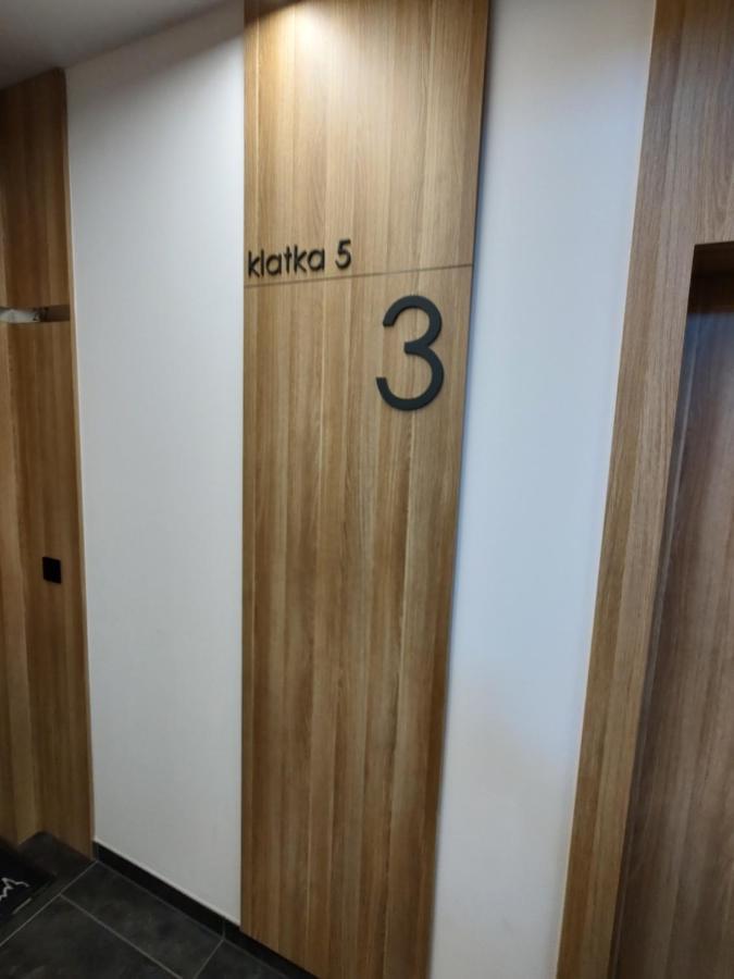 Uroczy Apartament Z Miejscem Na Auto W Garazu Apartment Варшава Екстериор снимка
