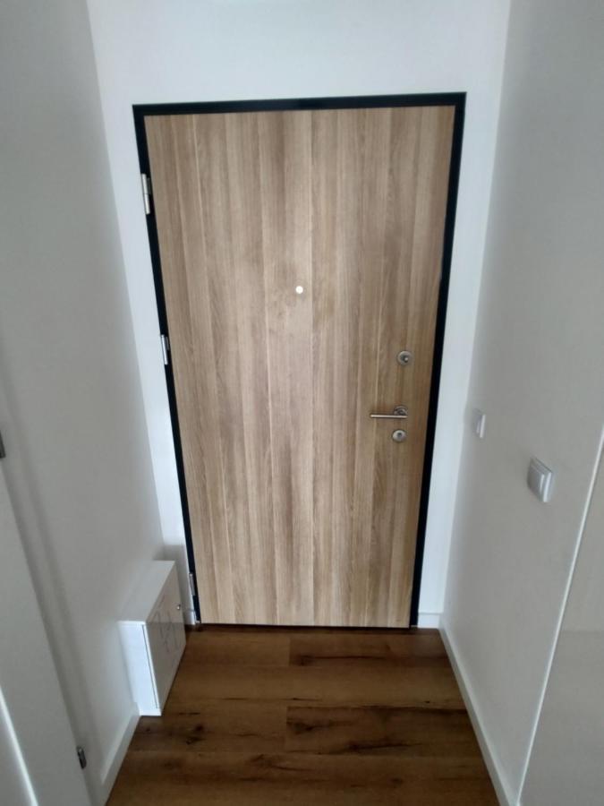 Uroczy Apartament Z Miejscem Na Auto W Garazu Apartment Варшава Екстериор снимка