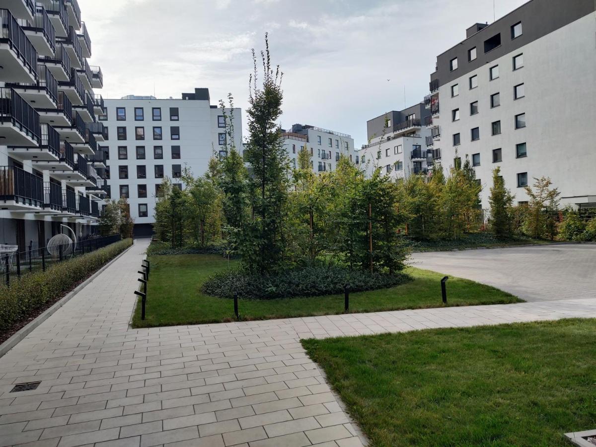 Uroczy Apartament Z Miejscem Na Auto W Garazu Apartment Варшава Екстериор снимка