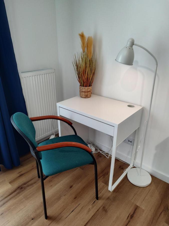 Uroczy Apartament Z Miejscem Na Auto W Garazu Apartment Варшава Екстериор снимка