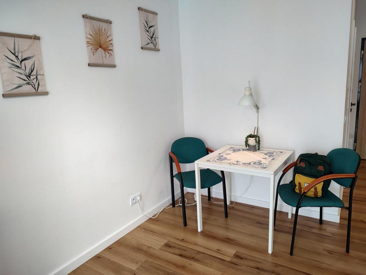 Uroczy Apartament Z Miejscem Na Auto W Garazu Apartment Варшава Екстериор снимка